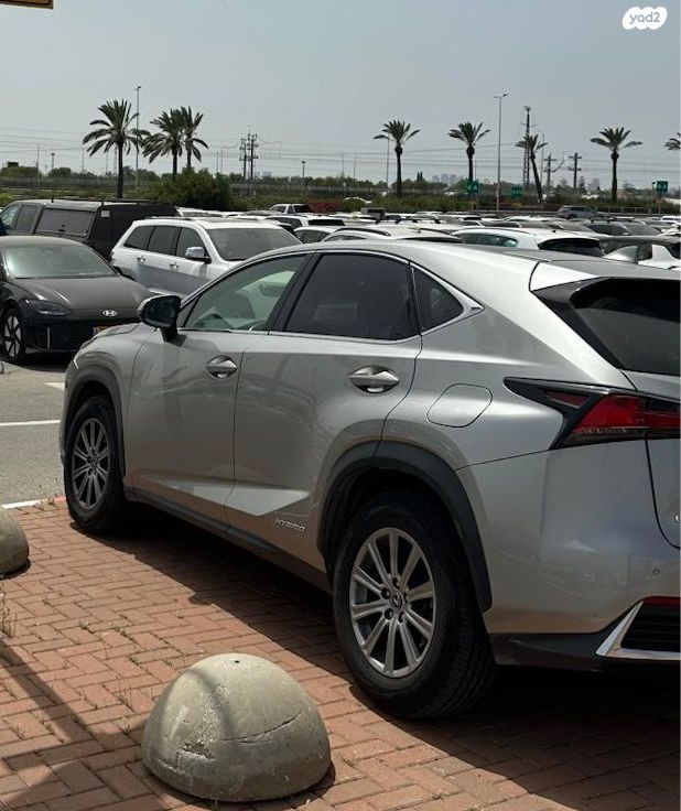 מודעת רכב לקסוס NX