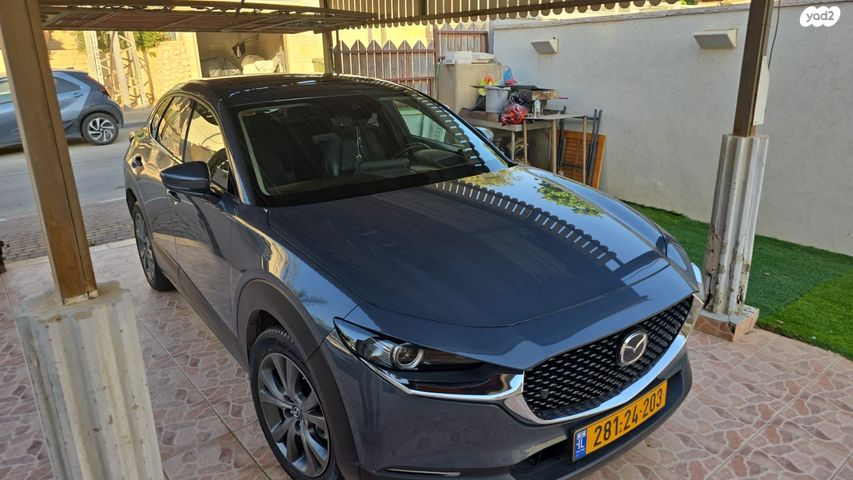 מודעת רכב מאזדה CX-30