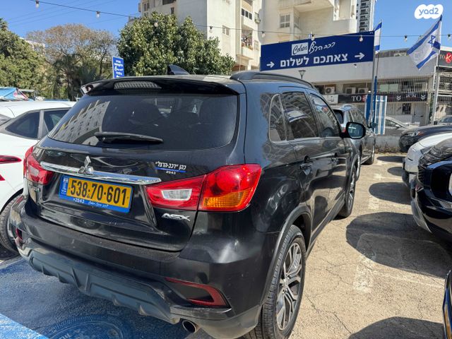 מודעת רכב מיצובישי ASX