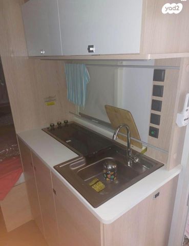 מודעת רכב נגרר (קראוון נגרר)