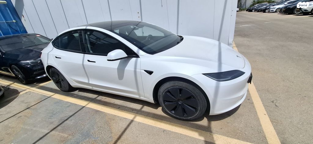 מודעת רכב טסלה מודל 3