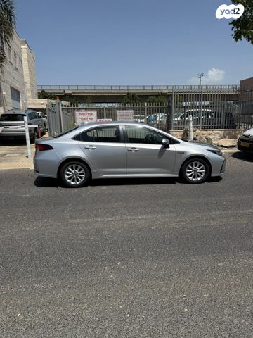 מודעת רכב טויוטה קורולה 2