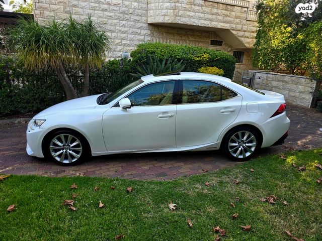 מודעת רכב לקסוס IS