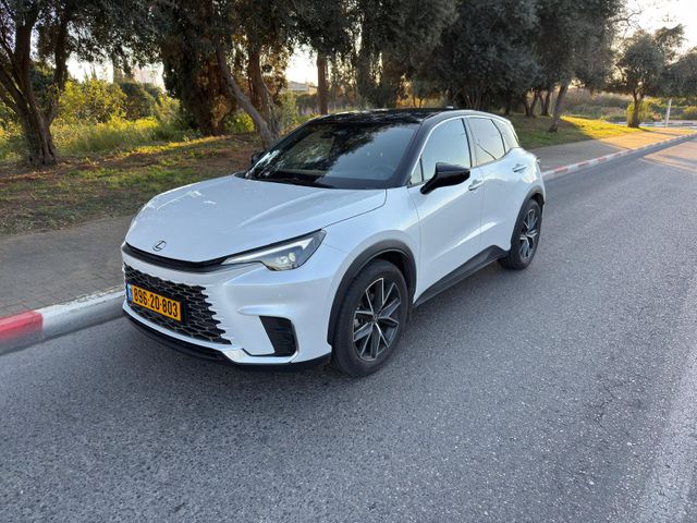 מודעת רכב לקסוס  LBX