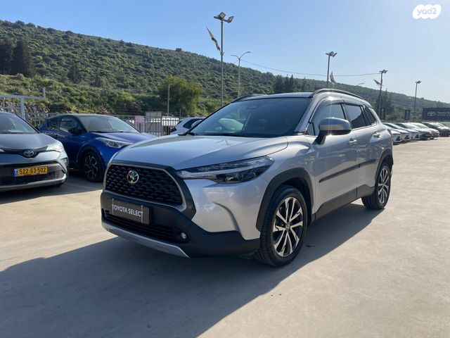 מודעת רכב טויוטה קורולה קרוס