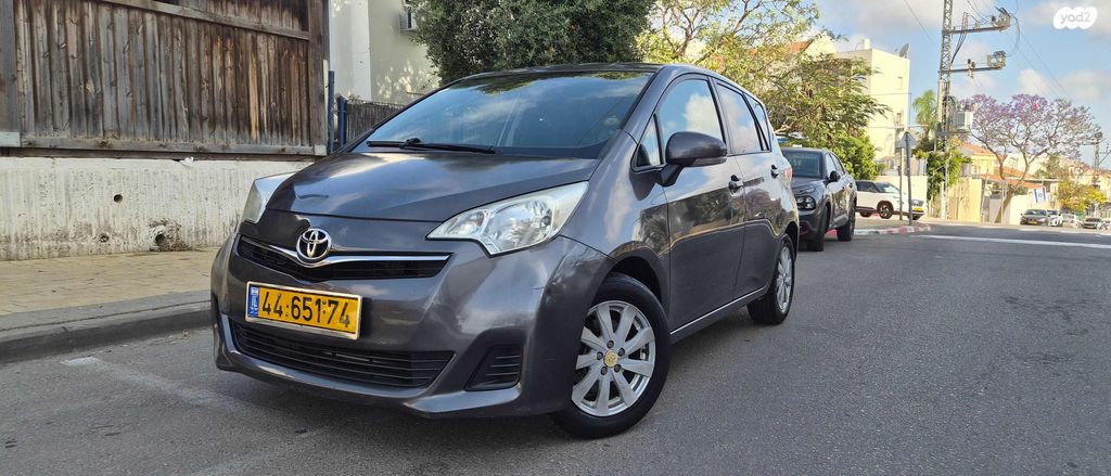 מודעת רכב טויוטה ורסו-S