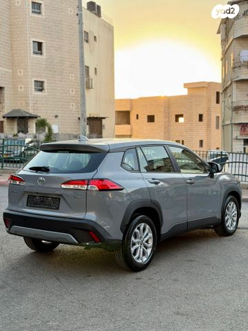 מודעת רכב טויוטה קורולה קרוס 1