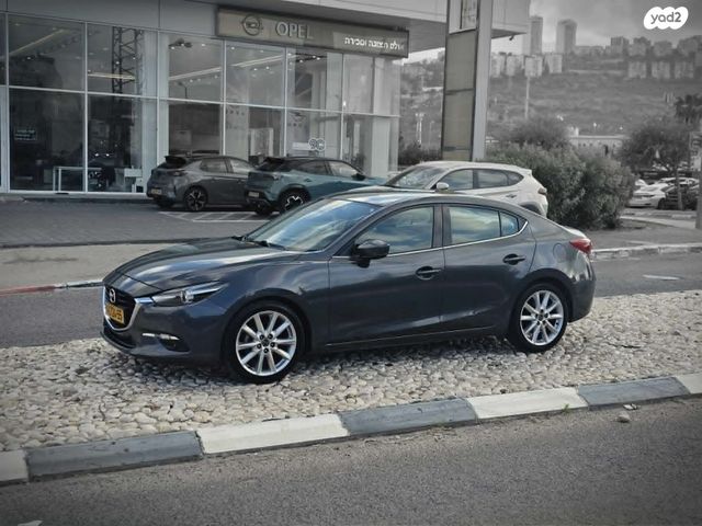 מודעת רכב מאזדה 3