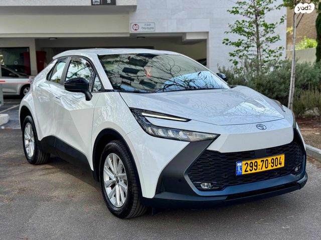 מודעת רכב טויוטה C-HR