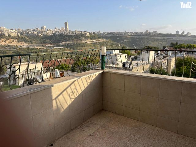 עליית הנוער 10