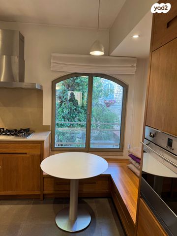 לויד ג'ורג' 13