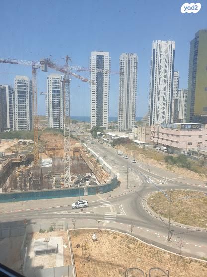 אהוד מנור 32