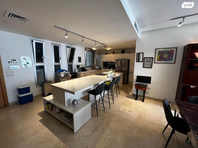 ניסים אלוני 