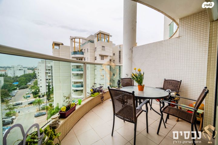 זכרון יעקב 14