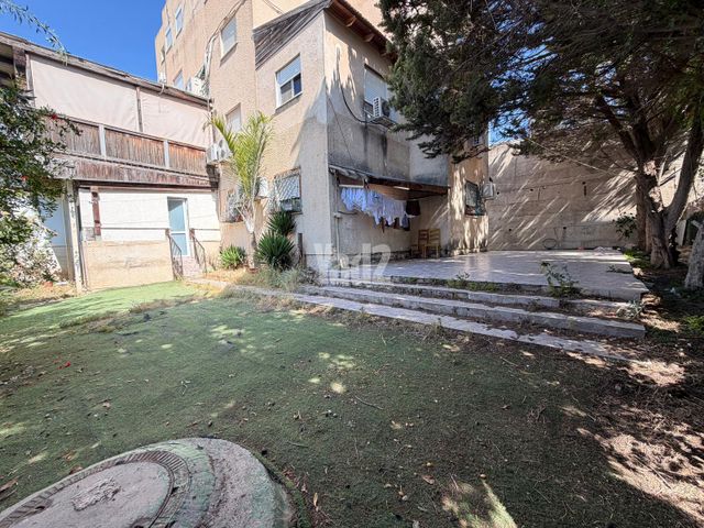 הדובדבן 11
