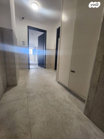 שדרות המגינים 64