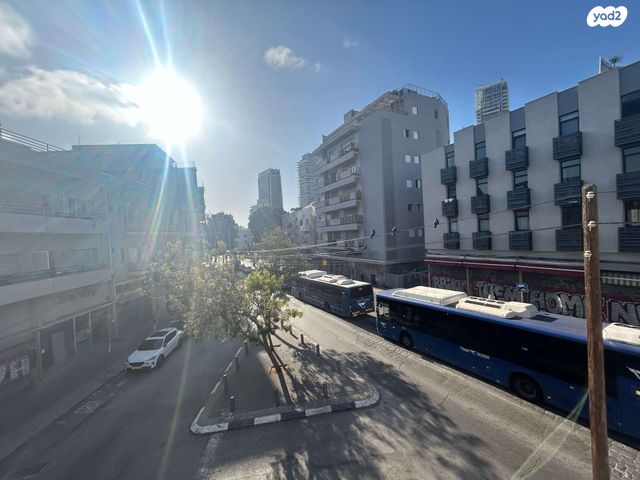 דרך מנחם בגין 10