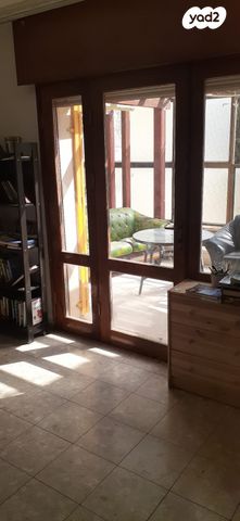 עליית הנוער 8