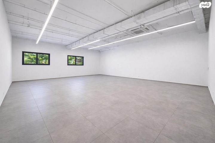 חנויות/ שטח מסחרי