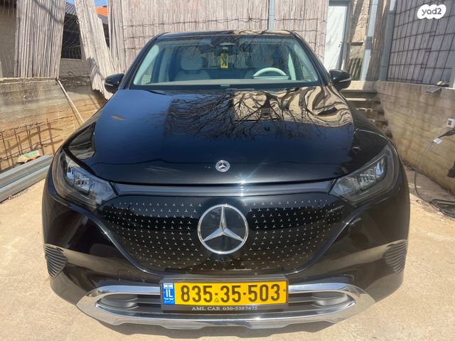 מודעת רכב מרצדס-בנץ EQE SUV