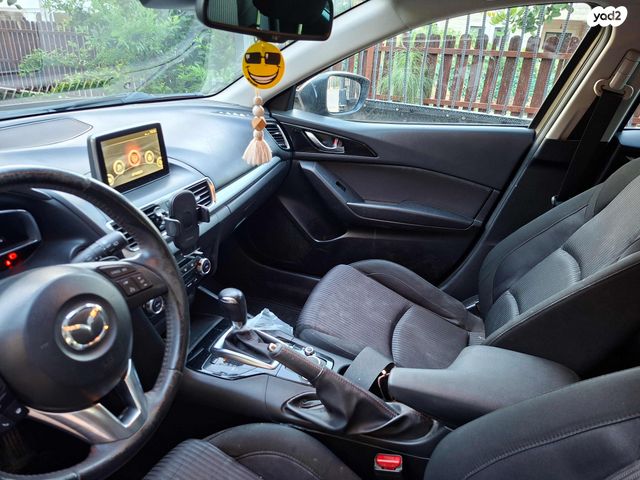 מודעת רכב מאזדה 3