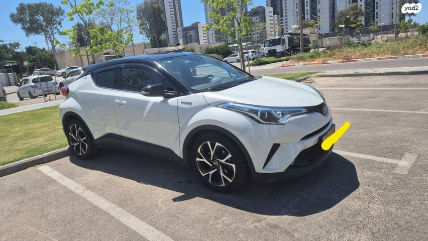מודעת רכב טויוטה C-HR