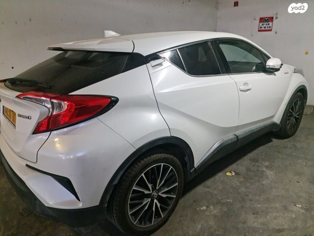 מודעת רכב טויוטה C-HR