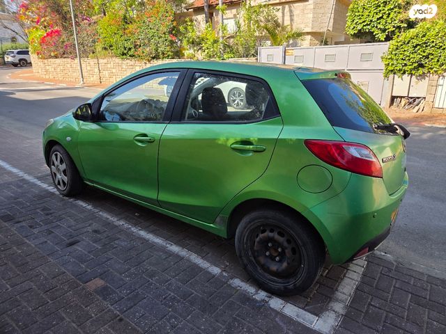 מודעת רכב מאזדה 2