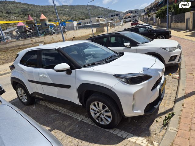 מודעת רכב טויוטה יאריס קרוס