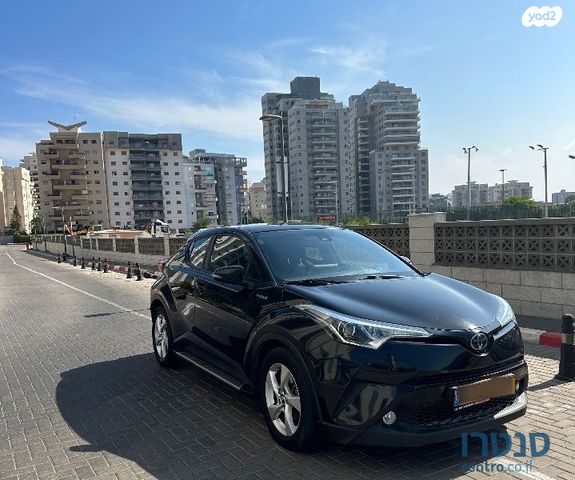 מודעת רכב טויוטה C-HR