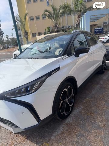 מודעת רכב ג׳ילי Geometry C