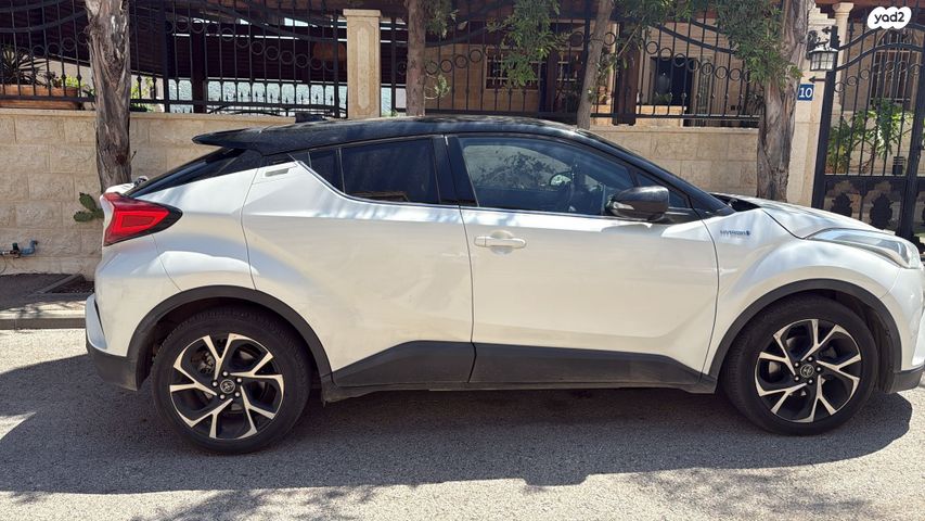 מודעת רכב טויוטה C-HR