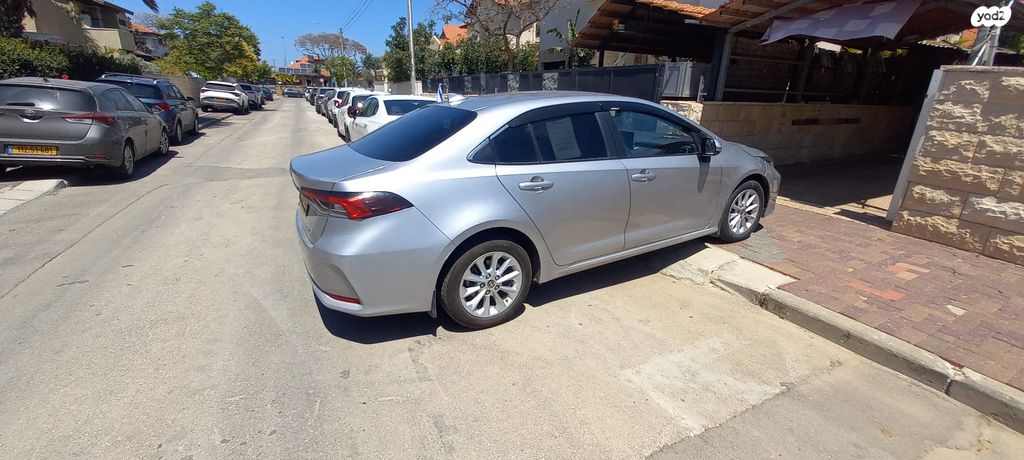 מודעת רכב טויוטה קורולה