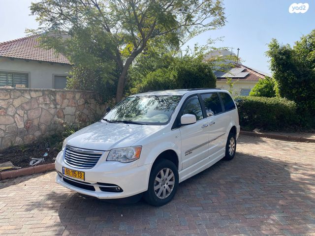 מודעת רכב קרייזלר גראנד וויאג'ר