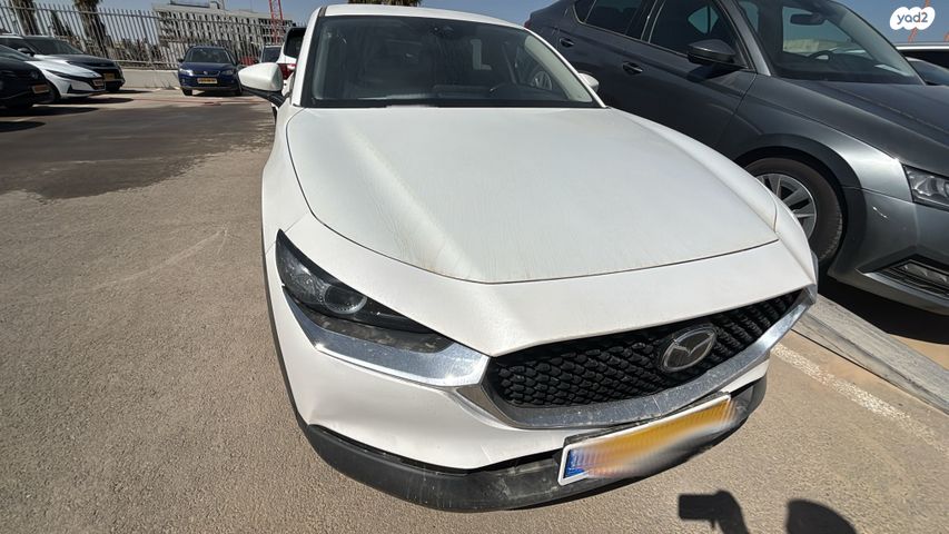 מודעת רכב מאזדה CX-30