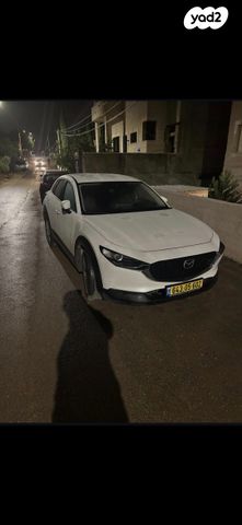 מודעת רכב מאזדה CX-30