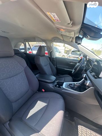 מודעת רכב טויוטה RAV4