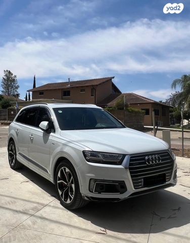 מודעת רכב אאודי Q7