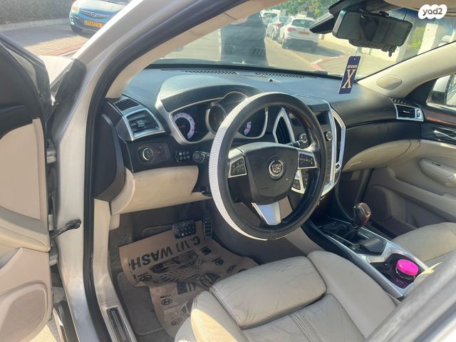 מודעת רכב קאדילק SRX
