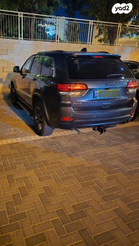 מודעת רכב ג'יפ גרנד צ'ירוקי