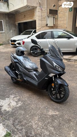 מודעת רכב סאן יאנג ג'וי-מקס Z-300