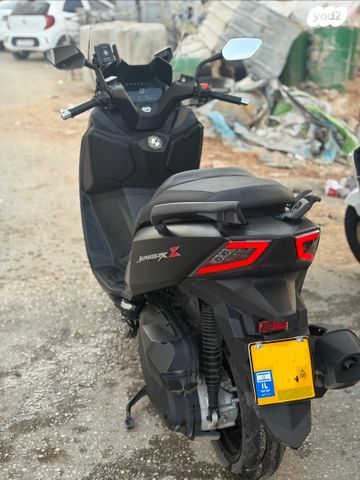 מודעת רכב סאן יאנג ג'וי-מקס Z-300