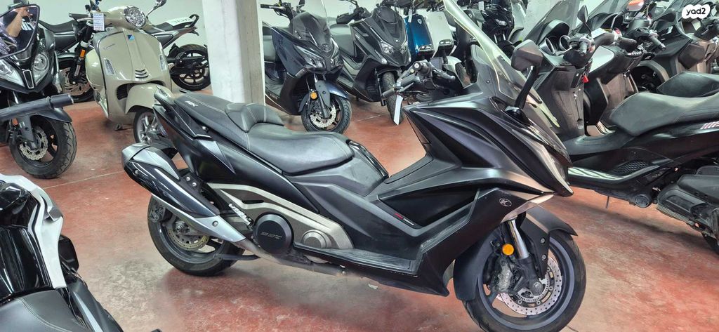 מודעת רכב קימקו AK 550