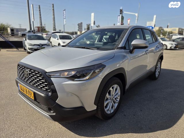 מודעת רכב טויוטה קורולה קרוס