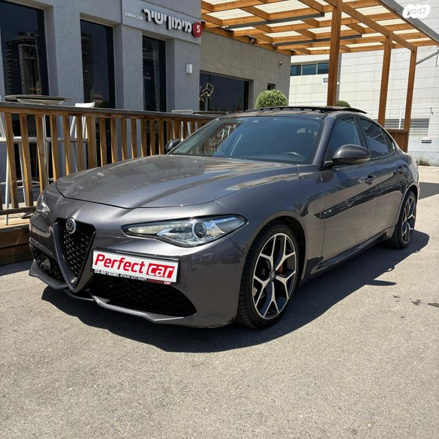 מודעת רכב אלפא רומיאו ג'וליה