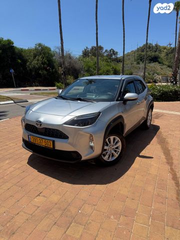 מודעת רכב טויוטה יאריס קרוס