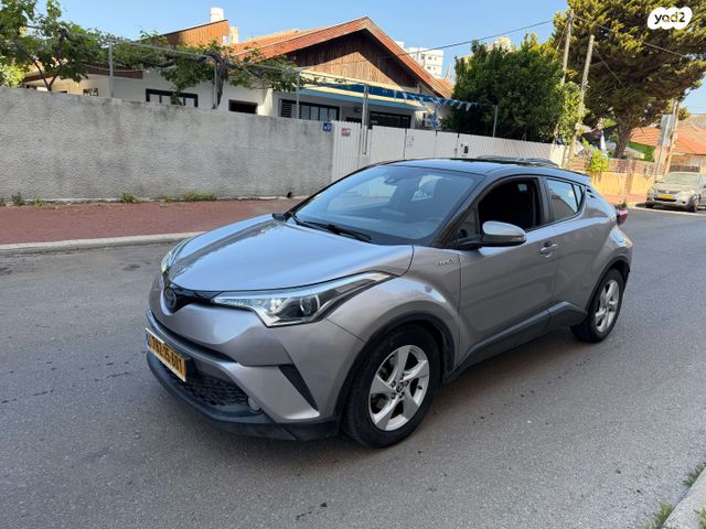 מודעת רכב טויוטה C-HR