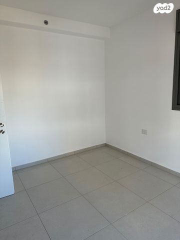 היוצרים 32