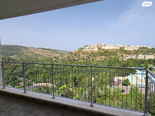 אדמונד סחייק 15