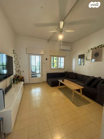 ז'בוטינסקי 15